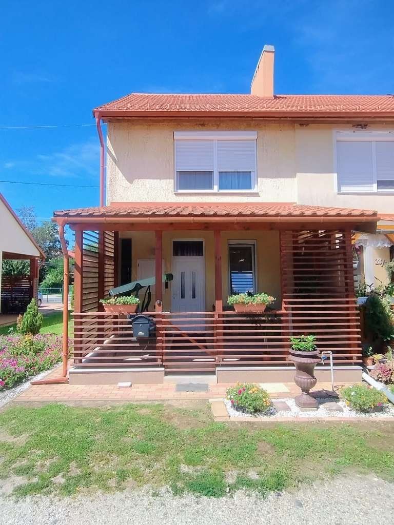 Csesztreg: (AAA) Hochwertig renoviertes zweistöckiges Reihenhaus Nahe der Österreichisch-Ungarischen Grenze  Csesztreg: (AAA) Hochwertig renoviertes zweistöckiges Reihenhaus Nahe der Österreichisch-Ungarischen Grenze