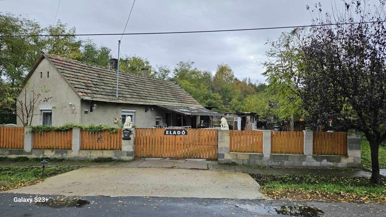 Somogy Vármegye: Einfamilienhaus mit großem Grundstück und Wald in der Nähe des Plattensees Somogy Vármegye: Einfamilienhaus mit großem Grundstück und Wald in der Nähe des Plattensees