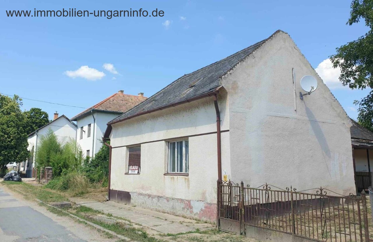 Somogy Vármegye: Einfamilienhaus zu verkaufen in einem kleinen Dorf 15 km vom Plattensee entfernt 