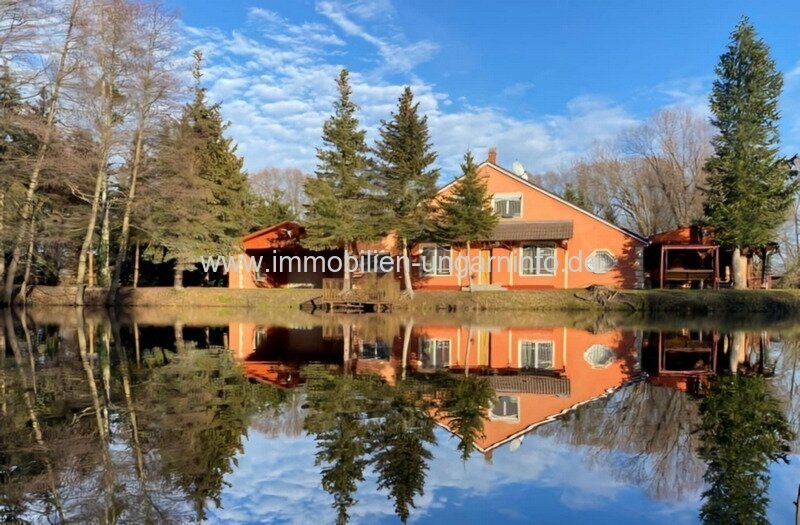 Zala Vármegye: Familienanwesen im Kreis Zala zu verkaufen. Mit Haus am See, Wirtschaftsgebäude, 5,9 Hektar Land. 