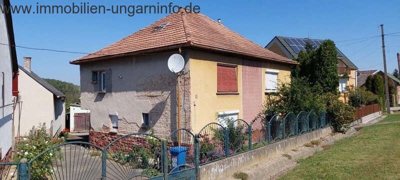 Somogy Vármegye: Einfamilienhaus mit großem Grundstück in Kaposvár zu verkaufen Somogy Vármegye: Einfamilienhaus mit großem Grundstück in Kaposvár zu verkaufen