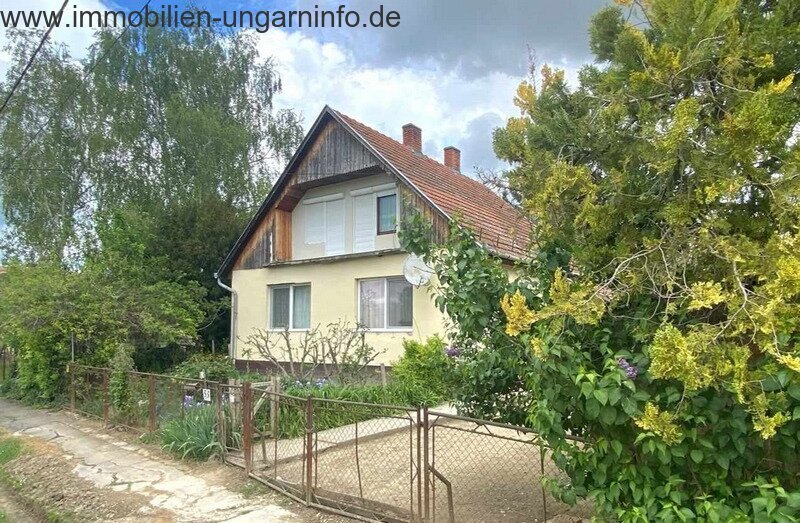 Somogy Vármegye: 15 km vom Plattensee entfernt Einfamilienhaus mit 0,7 ha Grundstück zu verkaufen Somogy Vármegye: 15 km vom Plattensee entfernt Einfamilienhaus mit 0,7 ha Grundstück zu verkaufen