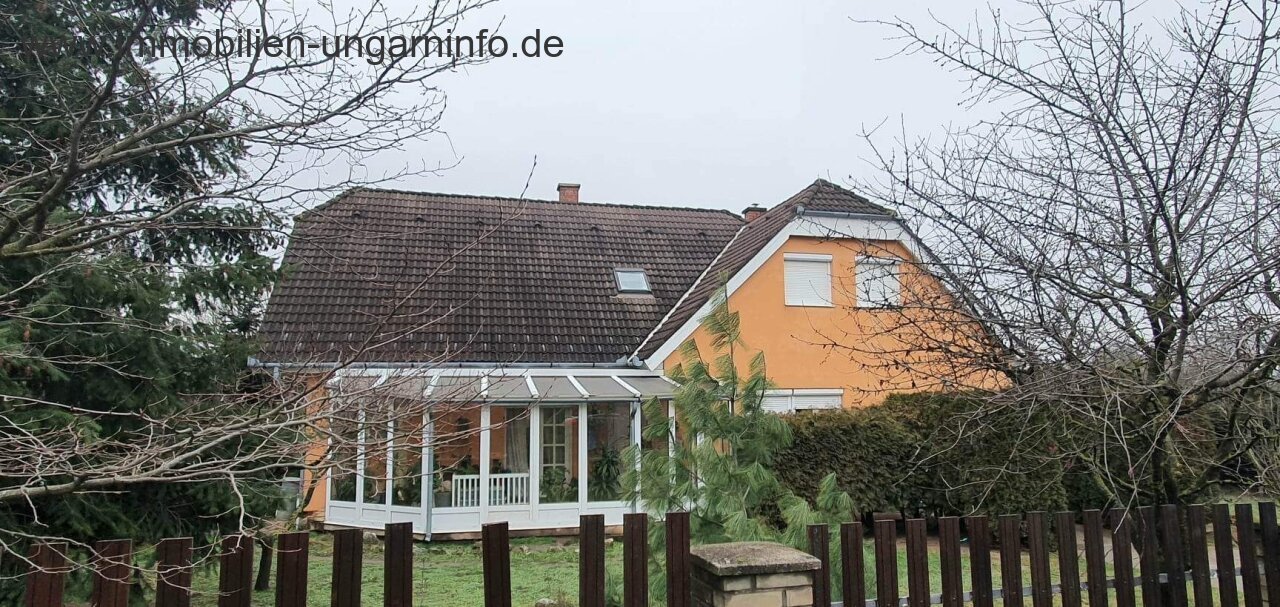 Zala Megye Balaton: In Vonyarcvashegy, am Nordufer des Plattensees 2-stöckiges Einfamilienhaus zu verkaufen Zala Megye Balaton: In Vonyarcvashegy, am Nordufer des Plattensees 2-stöckiges Einfamilienhaus zu verkaufen