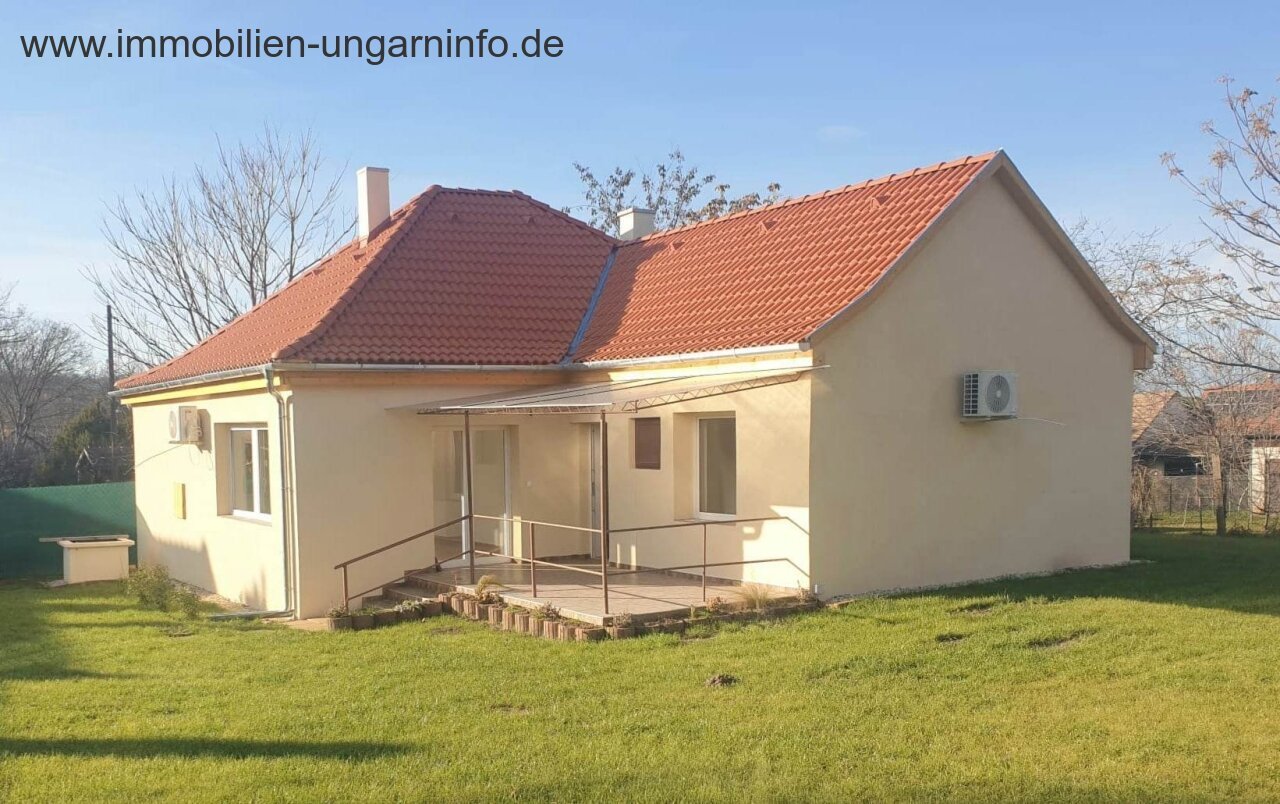 Somogy Megye - Balaton: Komplett renoviertes Familienhaus am Plattensee bei Siófok Somogy Megye - Balaton: Komplett renoviertes Familienhaus am Plattensee bei Siófok