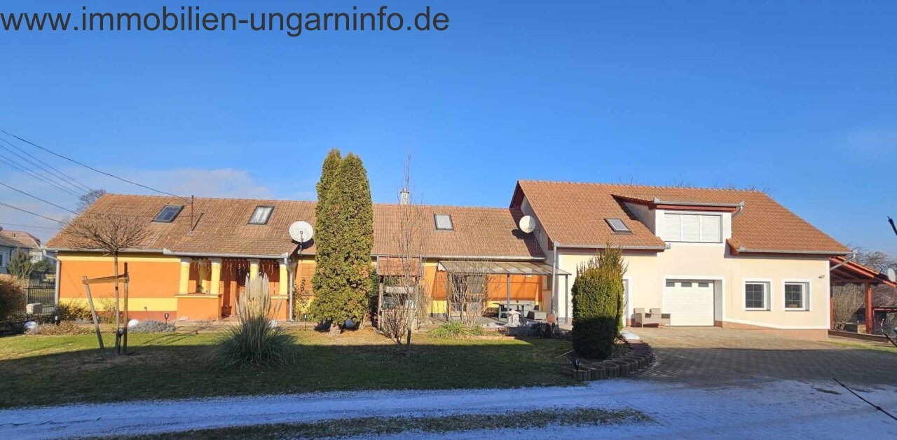 Zala Vármegye: Zwei Häuser auf einem Grundstück 