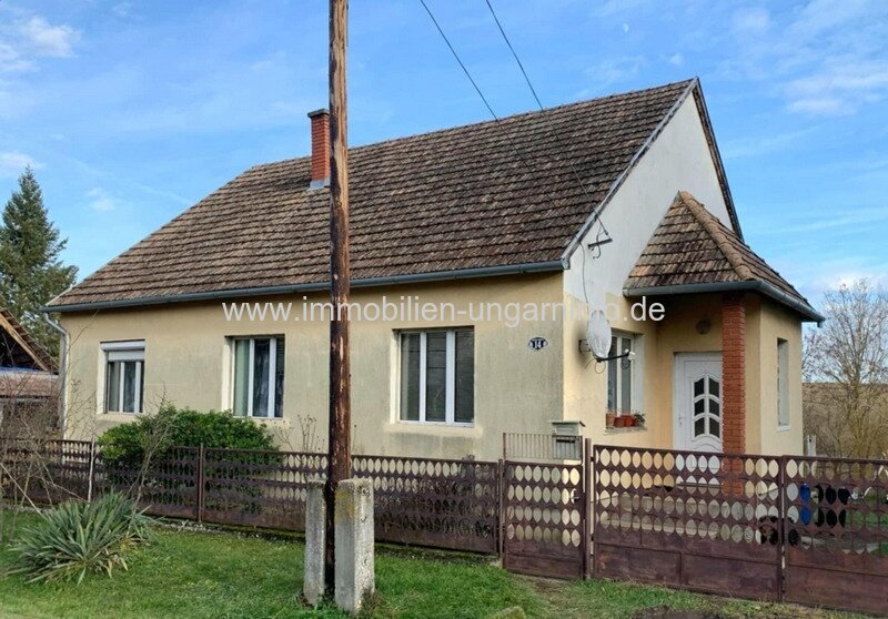 Somogy Vármegye: Einfamilienhaus zwischen dem Plattensee und der Kreisstadt 