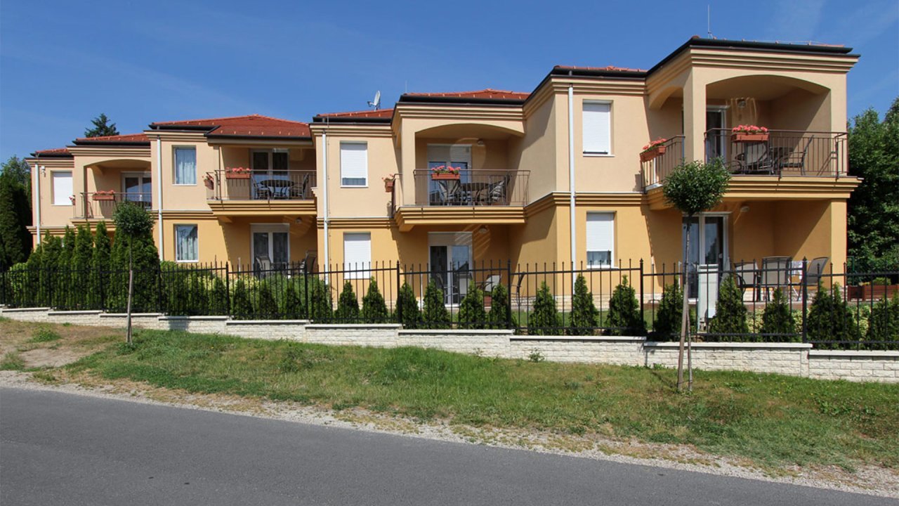 Héviz: (AAAB) Wohnanlage mit 8 komfortablen Appartements im weltbekannten Kurbad Héviz 