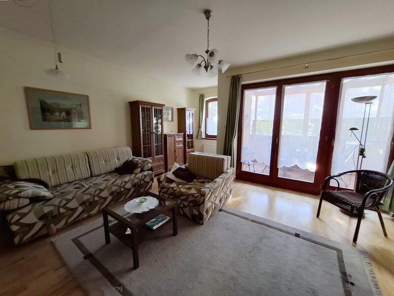 Siófok: CA .150 M VON BALATON, IN SIÓFOK, VOLLKOMFORT WOHNUNG MIT TERASSE UND WINTERGARTEN, MIT PARKPLATZ ZU VERKAUFEN 