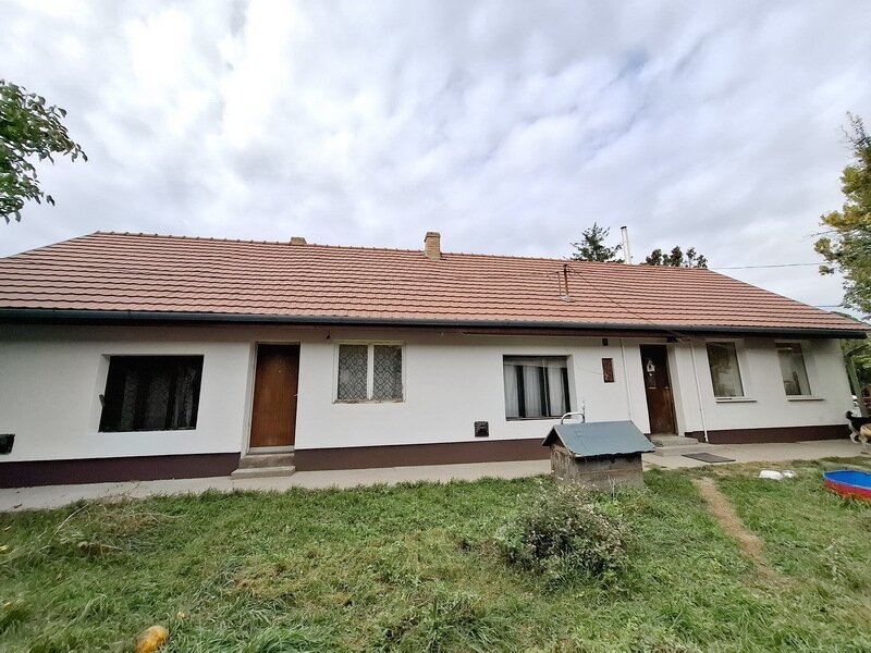 WOHNHAUS MIT ZWEI APARTEMENTE MIT KOMFORT UND MIT NEBENGEBAUDE IN BALATONSZABADI ZU VERKAUFEN 