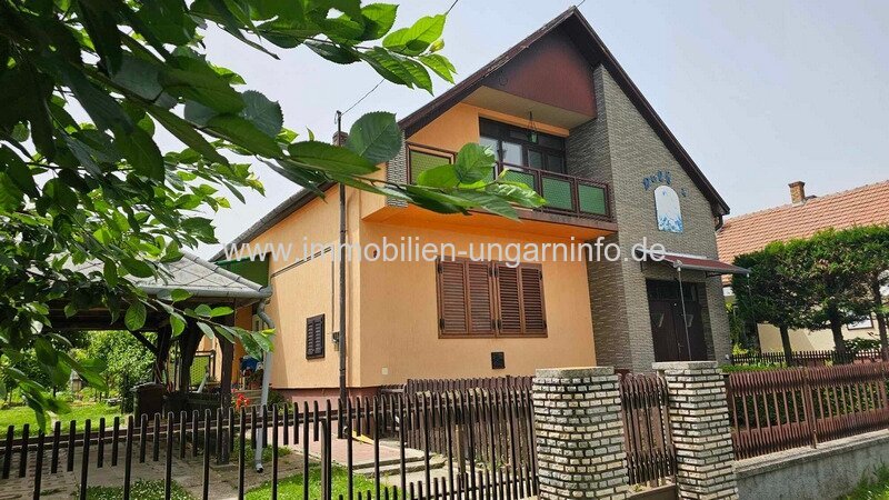 Somogy Vármegye: Einfamilienhaus mit Appartement zu verkaufen 12 km vom Plattensee in Marcali 