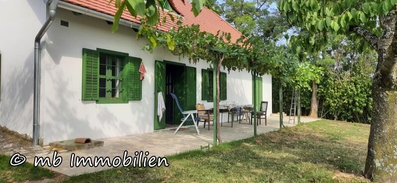 Panoramablick & pure Ruhe: Charmantes Ferienhaus mit Gästehäuschen in erhöhter Lage bei Siklós – Baranya / Südungarn 