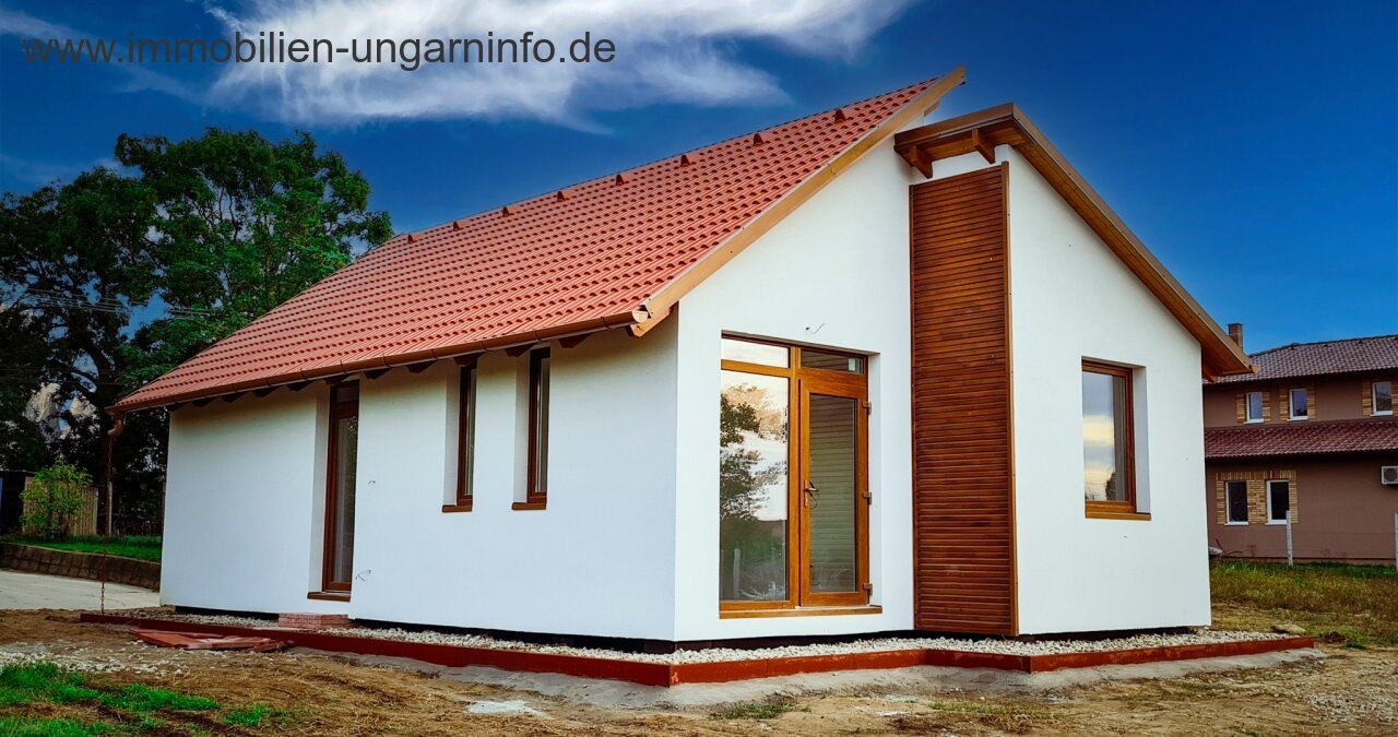 Neubau eines modularen Hauses am Ufer des Plattensees 