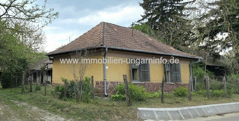 Weinberg in Öreglak (Komitat Somogy) - 2 zusammenhängende Grundstücke mit Haus und Wald 