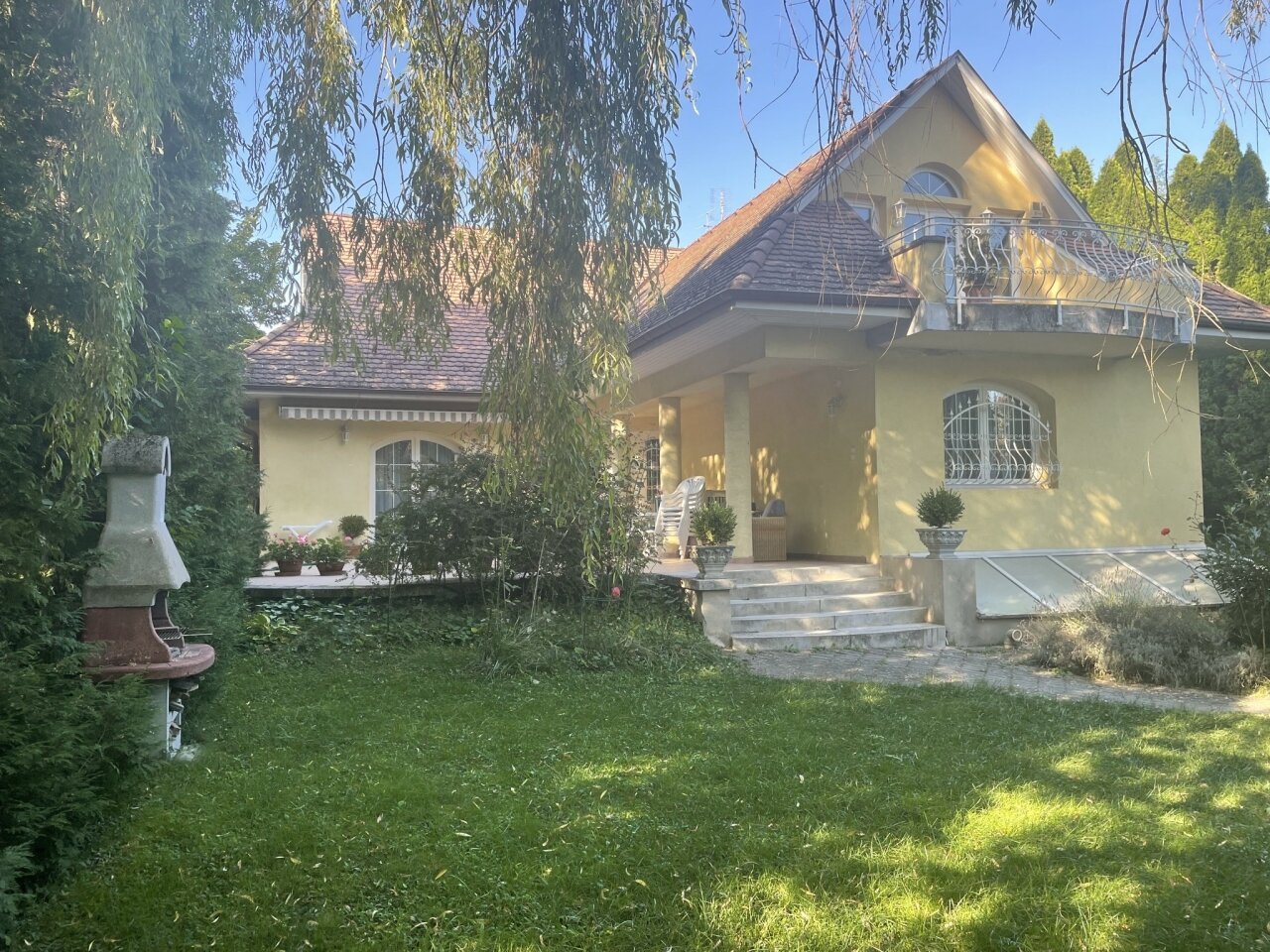 Pest Vármegye: 3-stöckiges Haus mit Pool im Donauknie zu verkaufen 