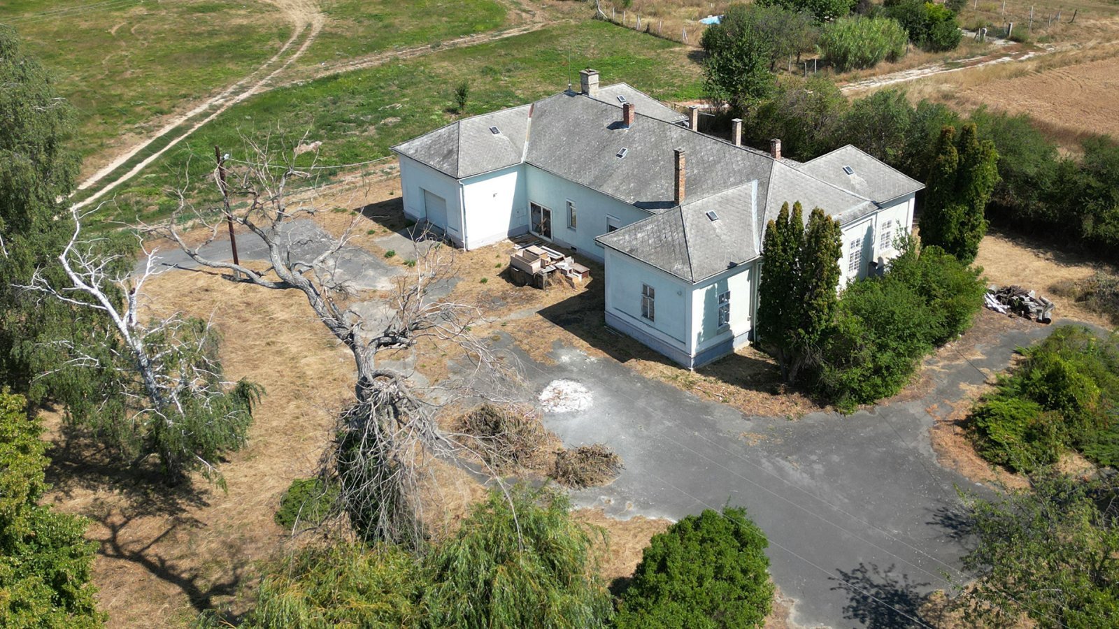 Cserszegtomaj: (ACA) Historische Villa am Rande des Balaton möchte aus dem Dornröschenschlaf erweckt werden  