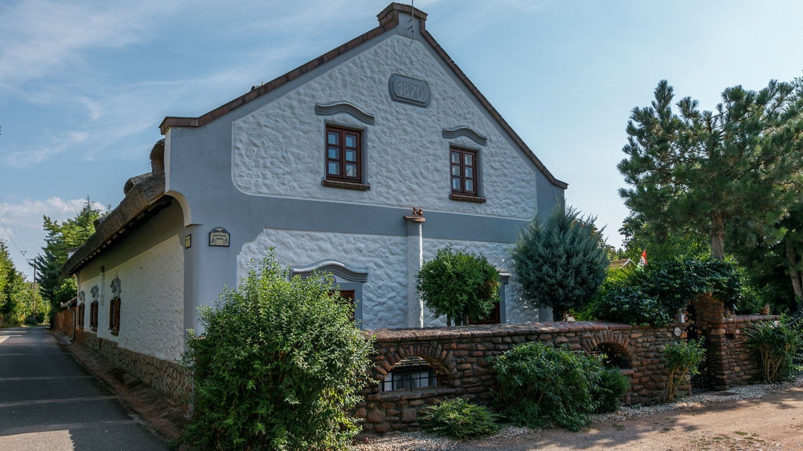 bei Kővágóörs: Rarität im Balaton-Hochland: Luxuriöses Bauernhaus, liebevoll renoviert bei Kővágóörs: Rarität im Balaton-Hochland: Luxuriöses Bauernhaus, liebevoll renoviert