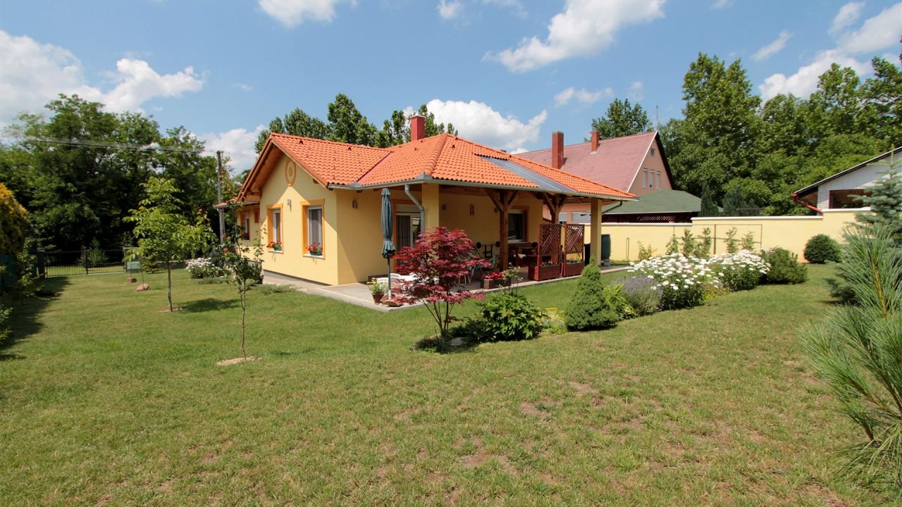 Héviz: (AAA) Moderner Bungalow umgeben von gepflegtem Garten Héviz: (AAA) Moderner Bungalow umgeben von gepflegtem Garten