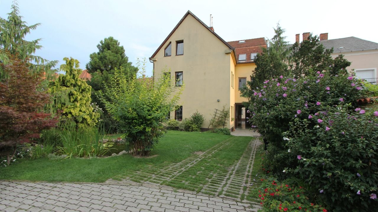 Keszthely: (ABA) Einfamilienhaus mit separaten Geschäftsräumen im Zentrum Keszthely: (ABA) Einfamilienhaus mit separaten Geschäftsräumen im Zentrum