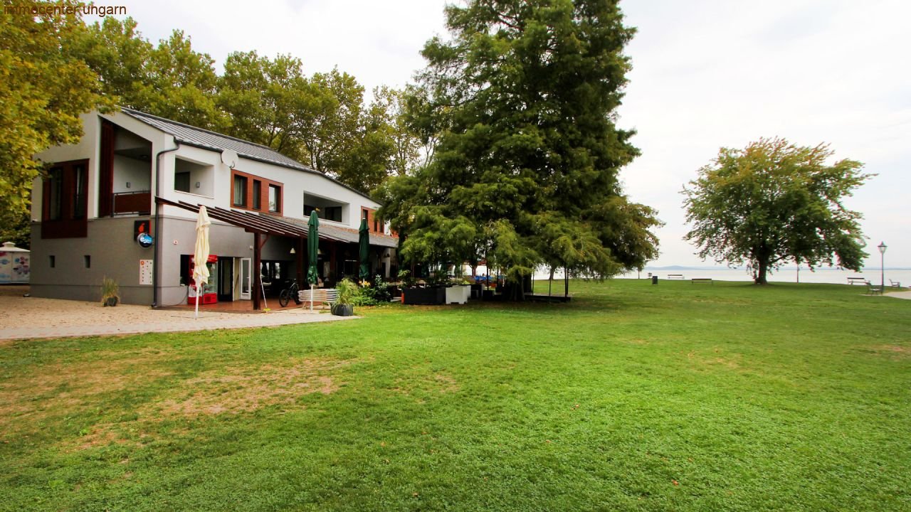 Gyenesdiás: Ferienwohnung & Restaurant direkt am Nordufer des Plattensee (AAA-88112) Gyenesdiás: Ferienwohnung & Restaurant direkt am Nordufer des Plattensee (AAA-88112)