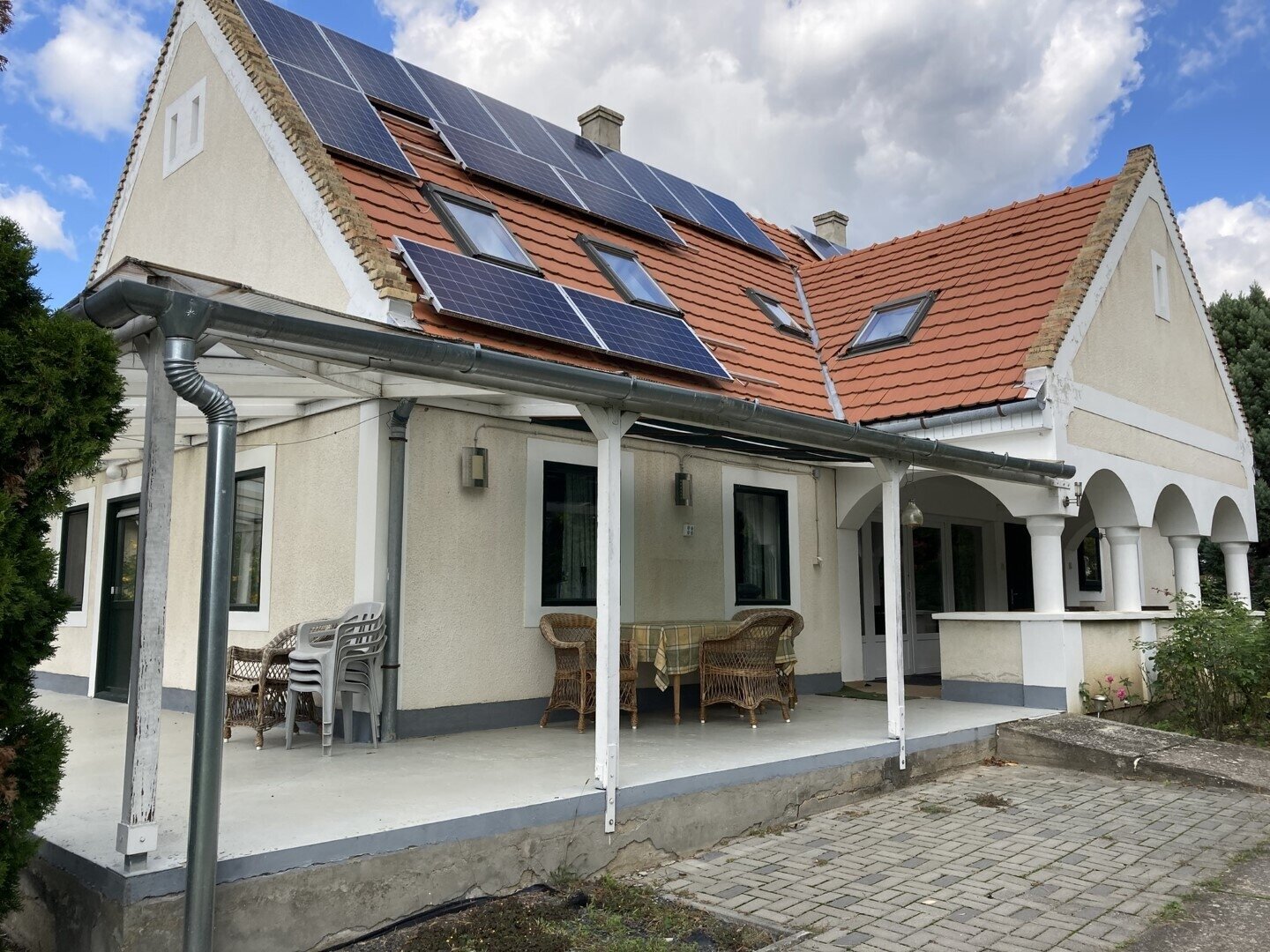 Monoszló: Traditionelles Landhaus mit Veranda in Monoszló zu verkaufen – in einem der ruhigsten Dörfer des Balaton-Oberlandes 