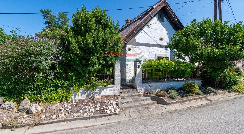 Szigliget: (AAA) Märchenhafter Panoramablick am Nordufer u. am Fuße der Burg Szigliget 