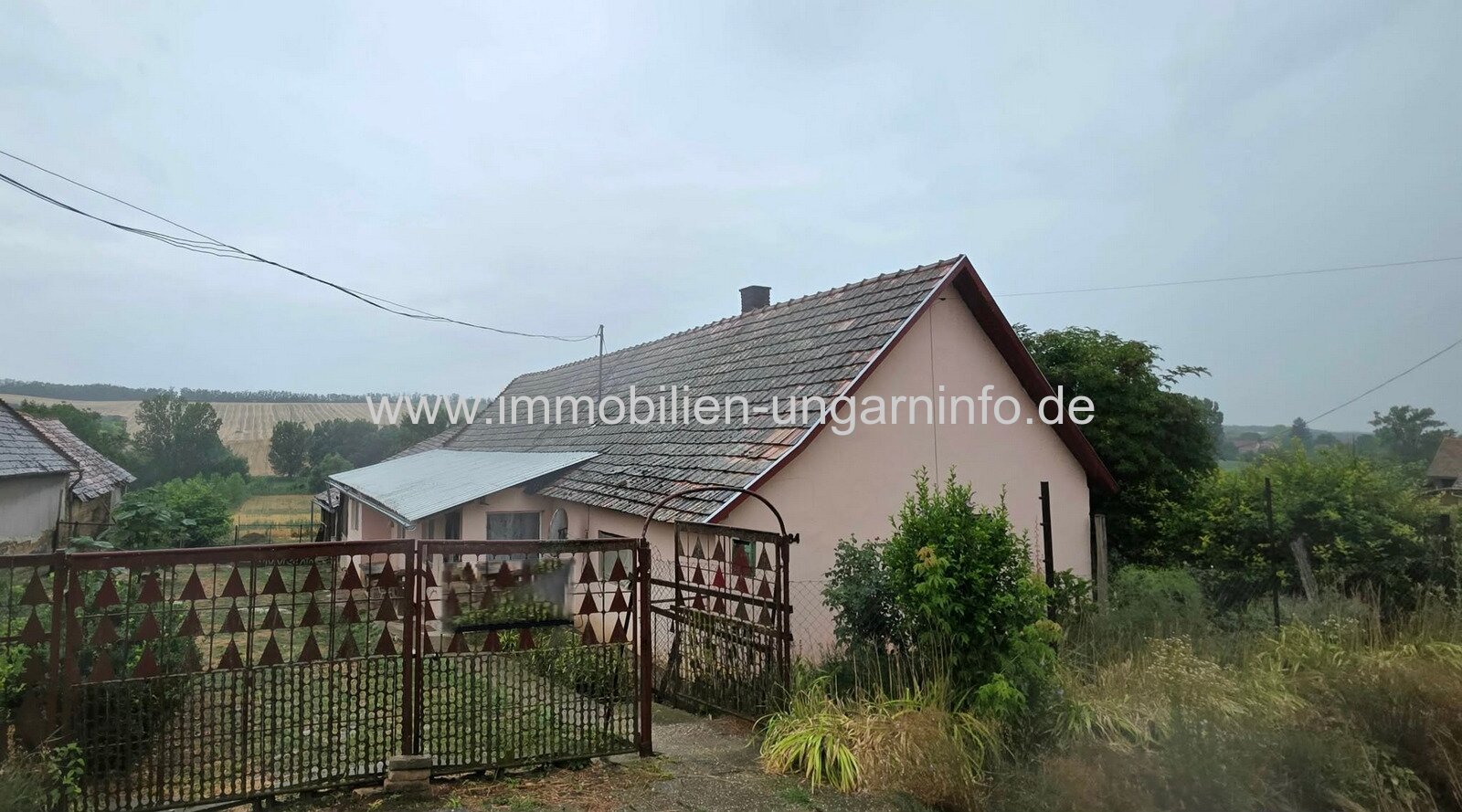 Somogy Vármegye: Einfamilienhaus mit großem Grundstück in Somogymeggyes zu verkaufen 
