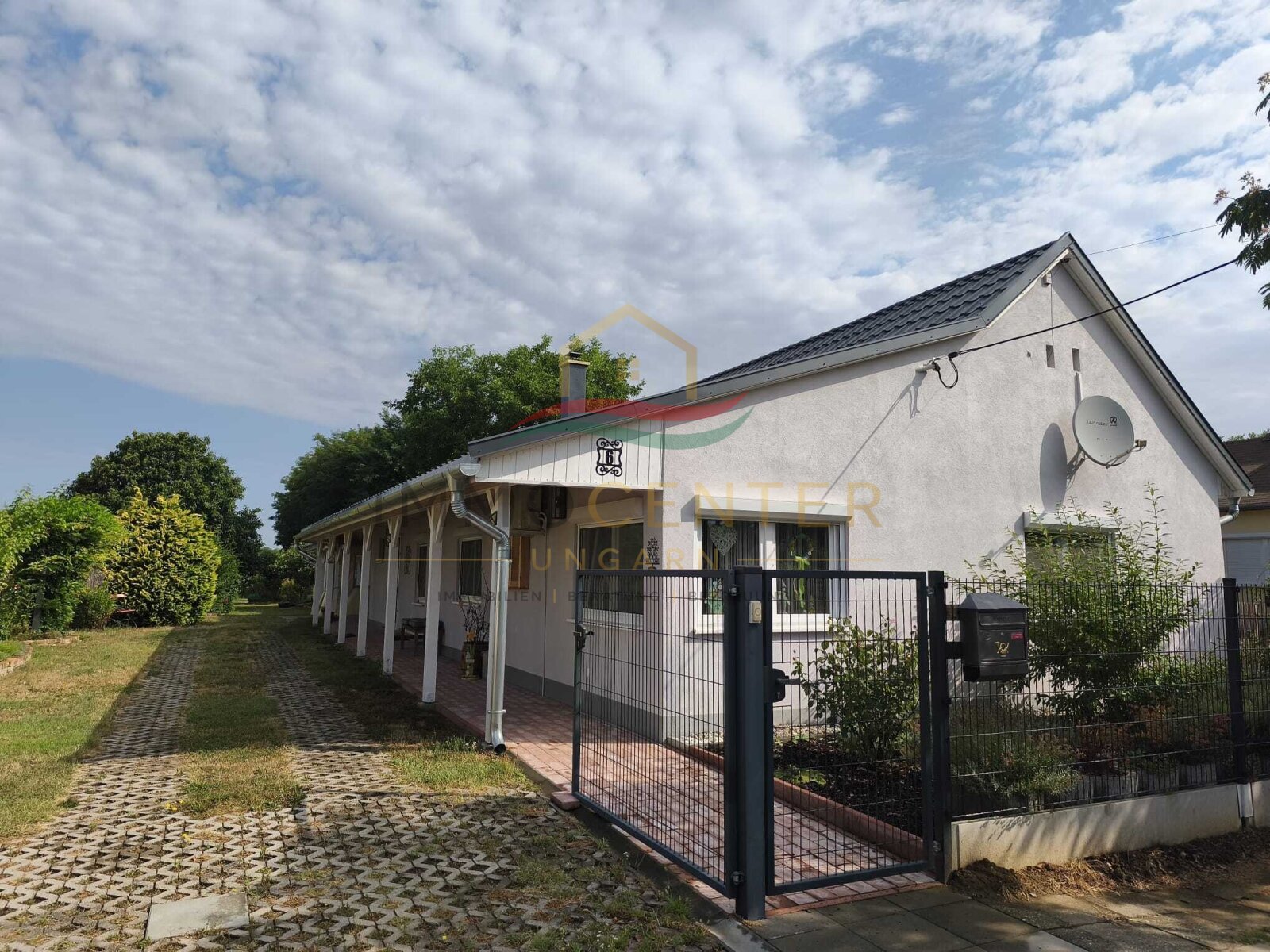 Buzsák: Komplett renoviertes Landhaus in ruhiger Lage 