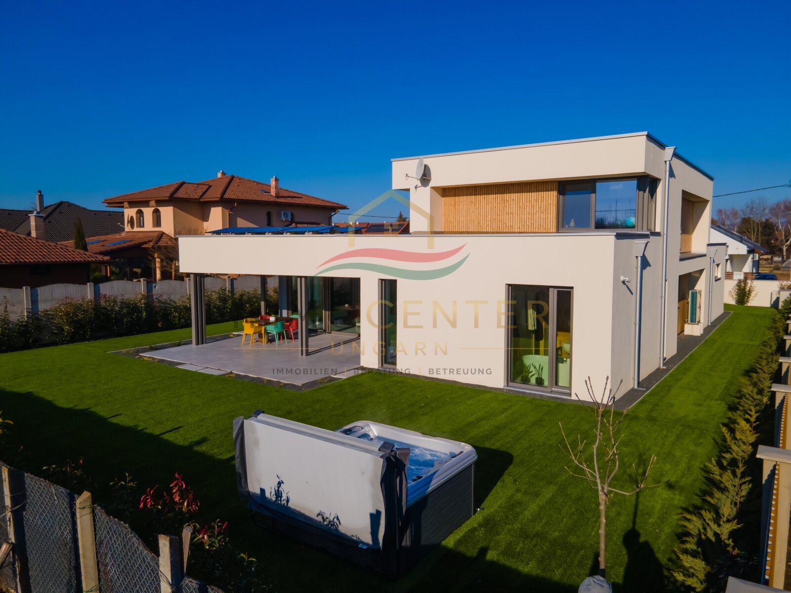 Balatonkeresztúr: (AAA) Neubau: Ein modernes Einfamilienhaus ohne Kompromisse 