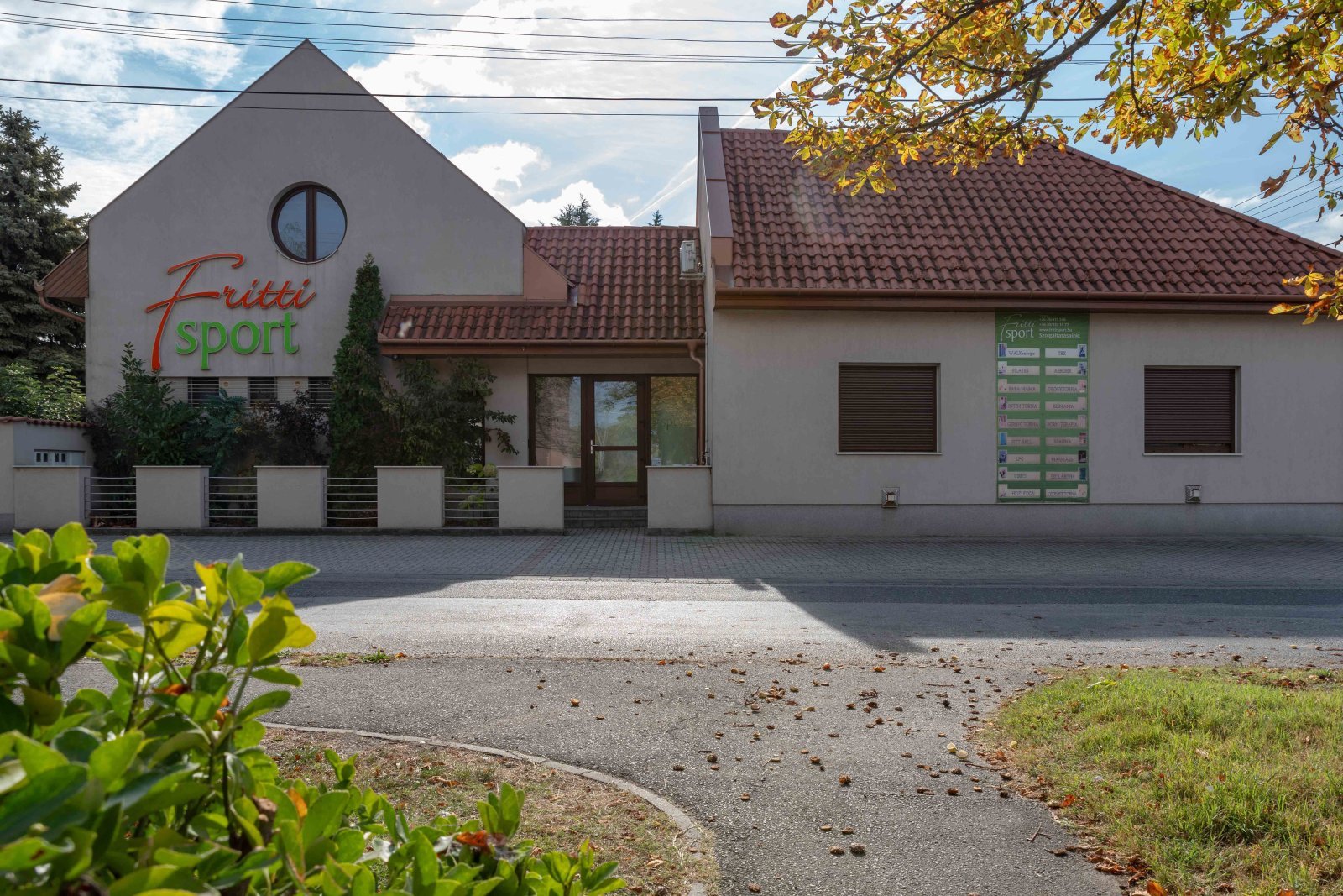 Kiskőrös: (AAA) Ein vielseitiger Komplex zum wohnen und arbeiten Kiskőrös: (AAA) Ein vielseitiger Komplex zum wohnen und arbeiten