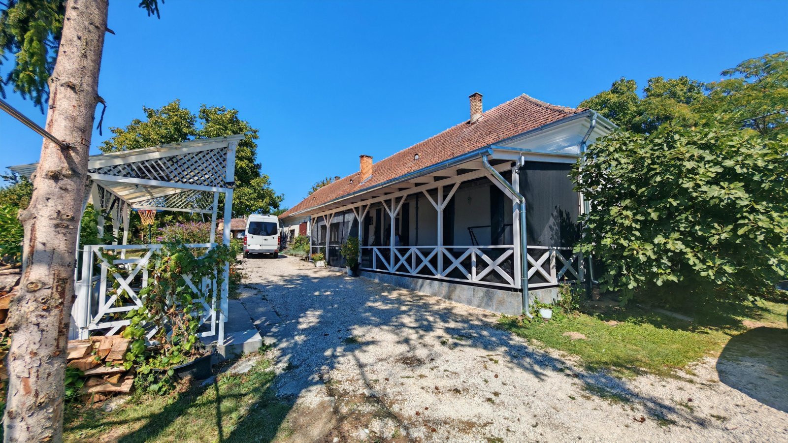 (BAA) Traumanwesen in Ungarn: 180 m² Wohnfläche - ideal für Pferdehaltung und Selbstversorger (AAA) 