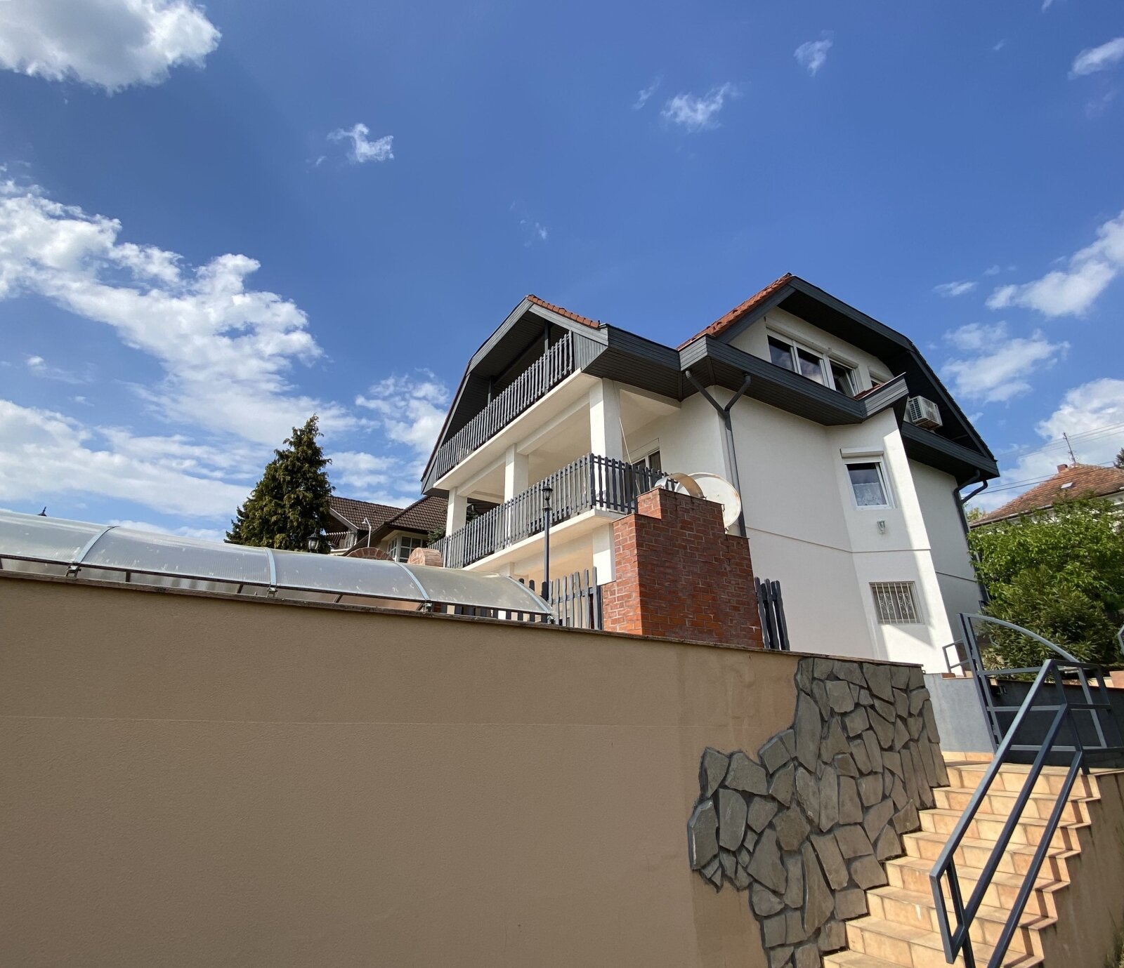 in Ungarn am Balaton in Fonyod zweifamilienhaus mit panorama und pool zu verkaufen 