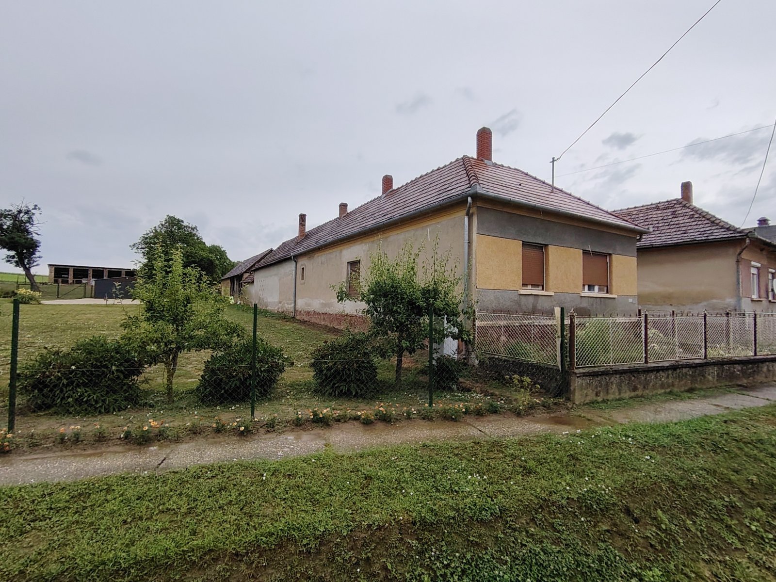 Charmantes Landhaus mit Entwicklungspotenzial - Ruhige Ortsrandlage mit großzügigem Grundstück!