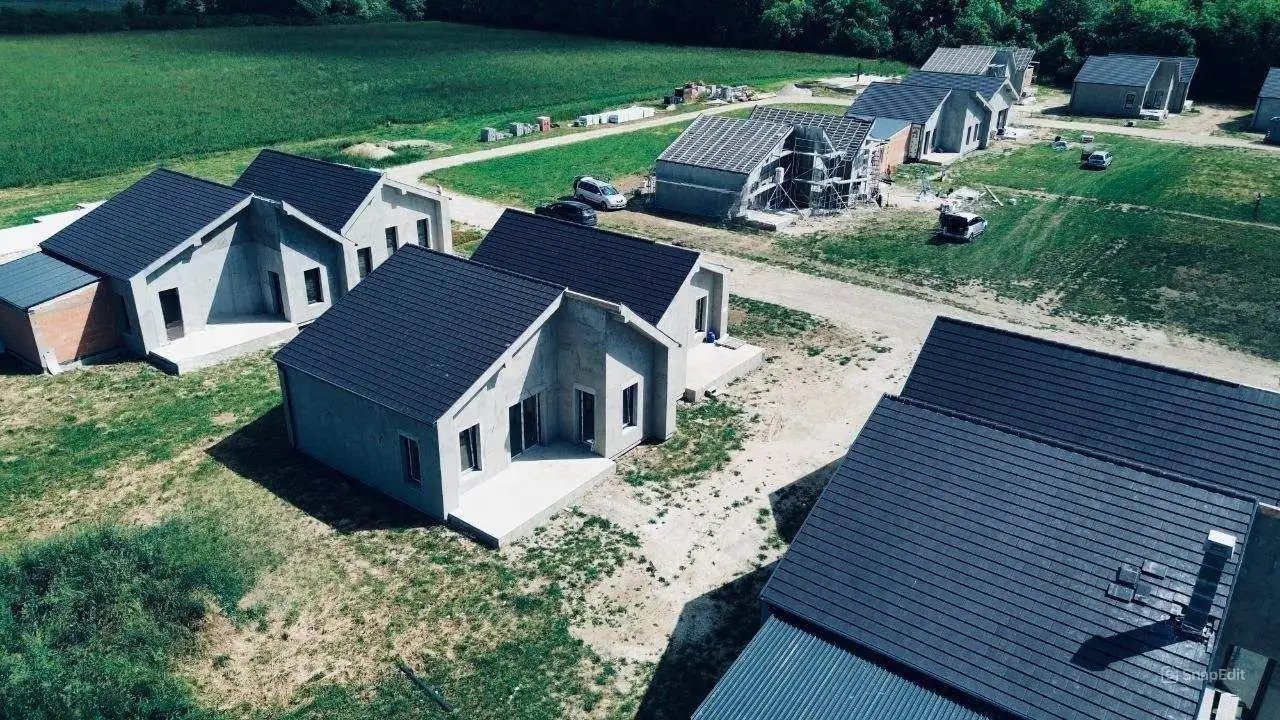 Moderne Neubau-Siedlung: Nachhaltige Architektur mit intelligenter Raumnutzung und zukunftsweisender Gebäudeausrichtung!