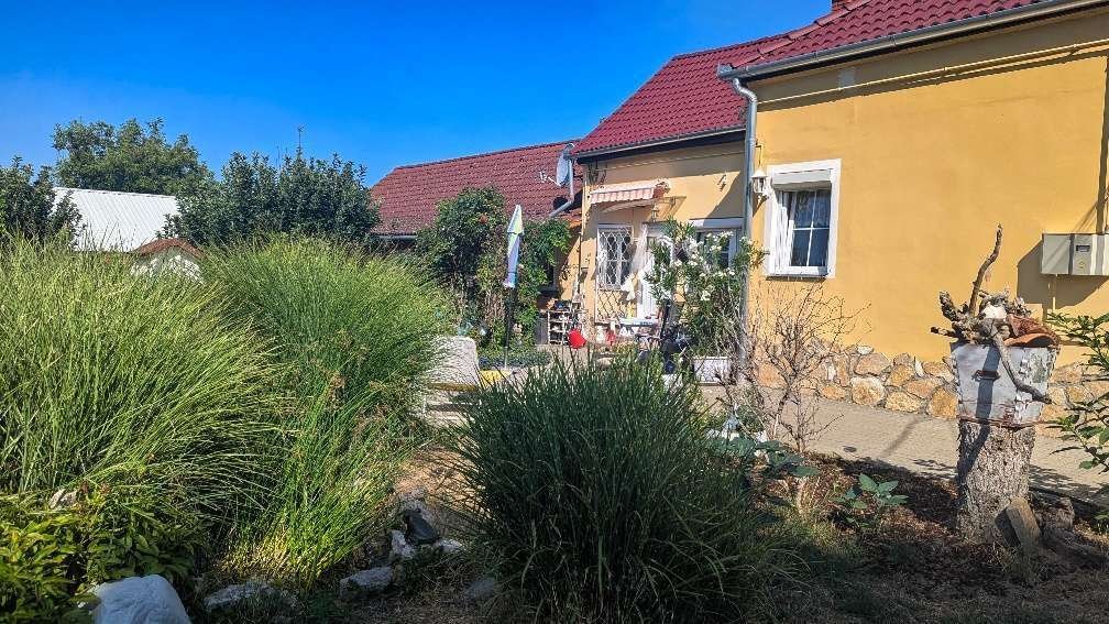 Charmantes Landhaus mit naturnaher Gartengestaltung - Ihr Rückzugsort zwischen Grün und Stein!