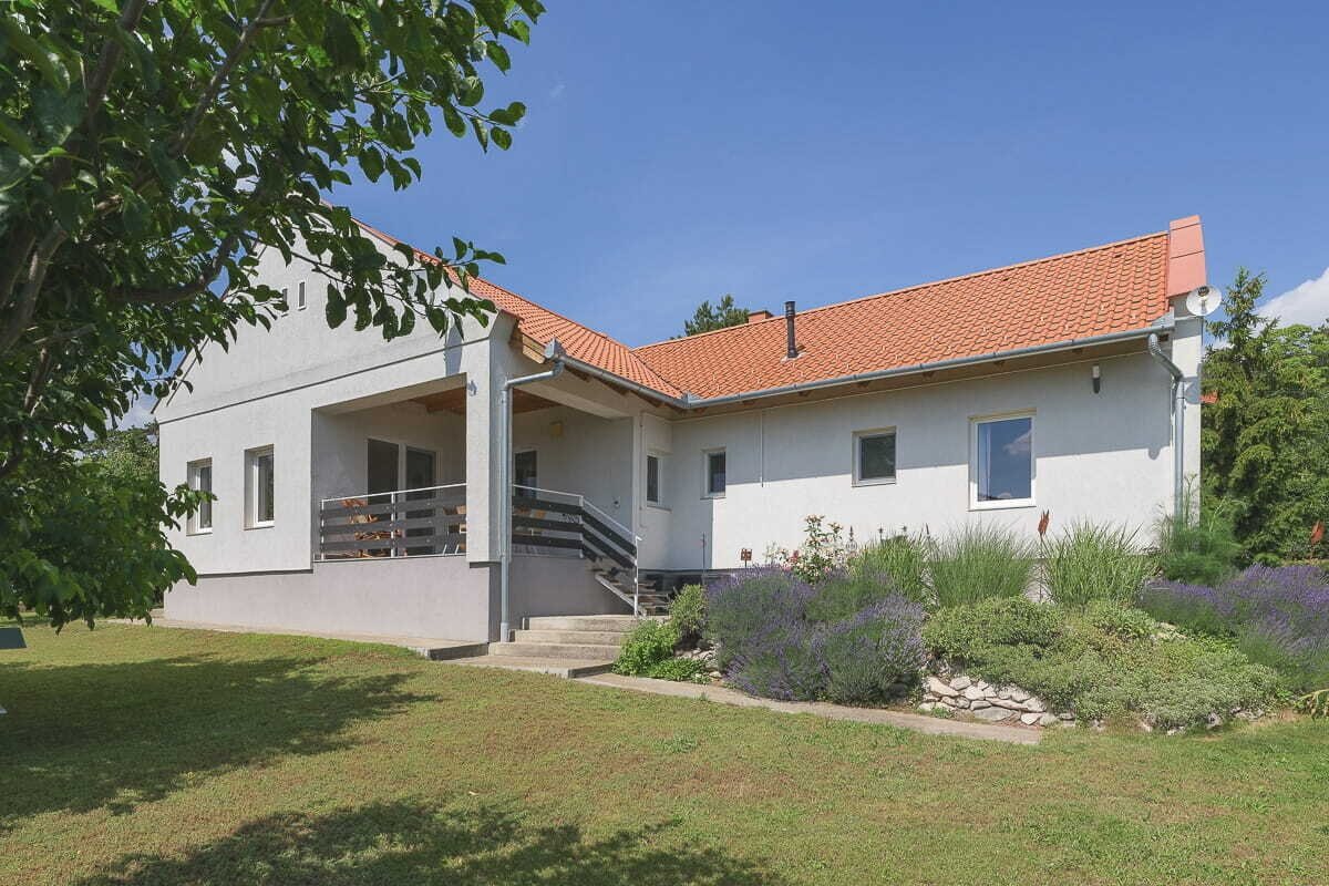 Gyenesdiás: Gyenesdiás – Gepflegtes Einfamilienhaus in Panoramalage direkt am Nationalpark Balaton-Oberland 