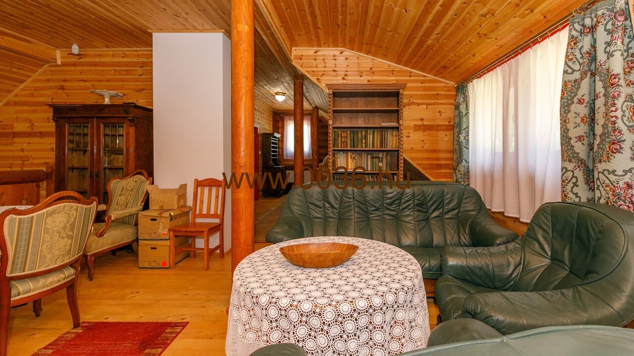 immocenter-ungarn-haus-kaufen-33563-treppe1 immocenter-ungarn-haus-kaufen-33563-treppe1
