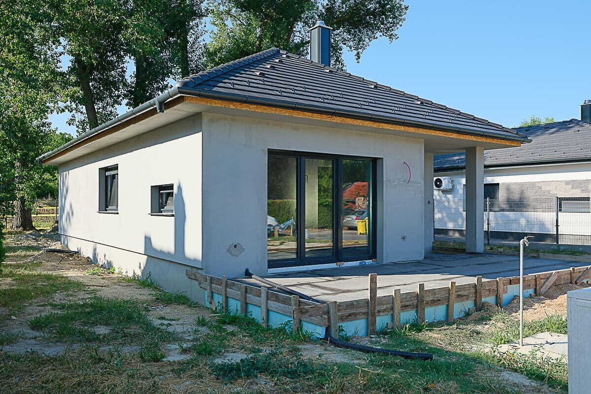 Balatonberény: Neubau-Bungalow in Balatonberény zu verkaufen – modernes Ferienhaus nur 600 Meter vom Balaton entfernt 