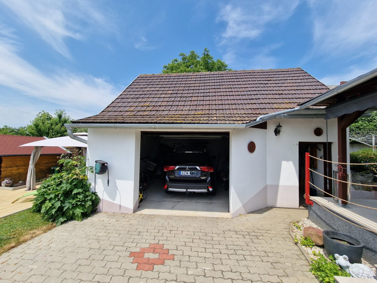Garage 1 Garage 1
