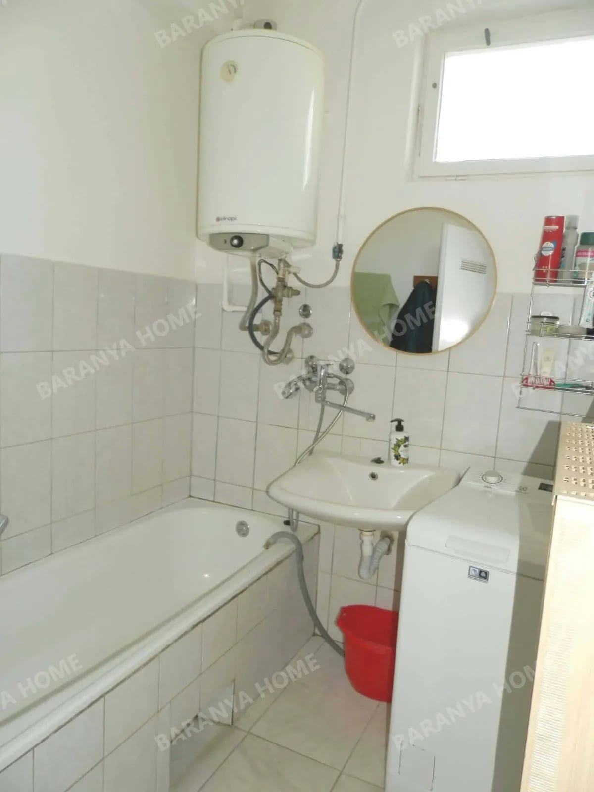 Somogyvár: Geräumiges, zweistöckiges Einfamilienhaus mit Garage und Werkstatt in Somogyvár 