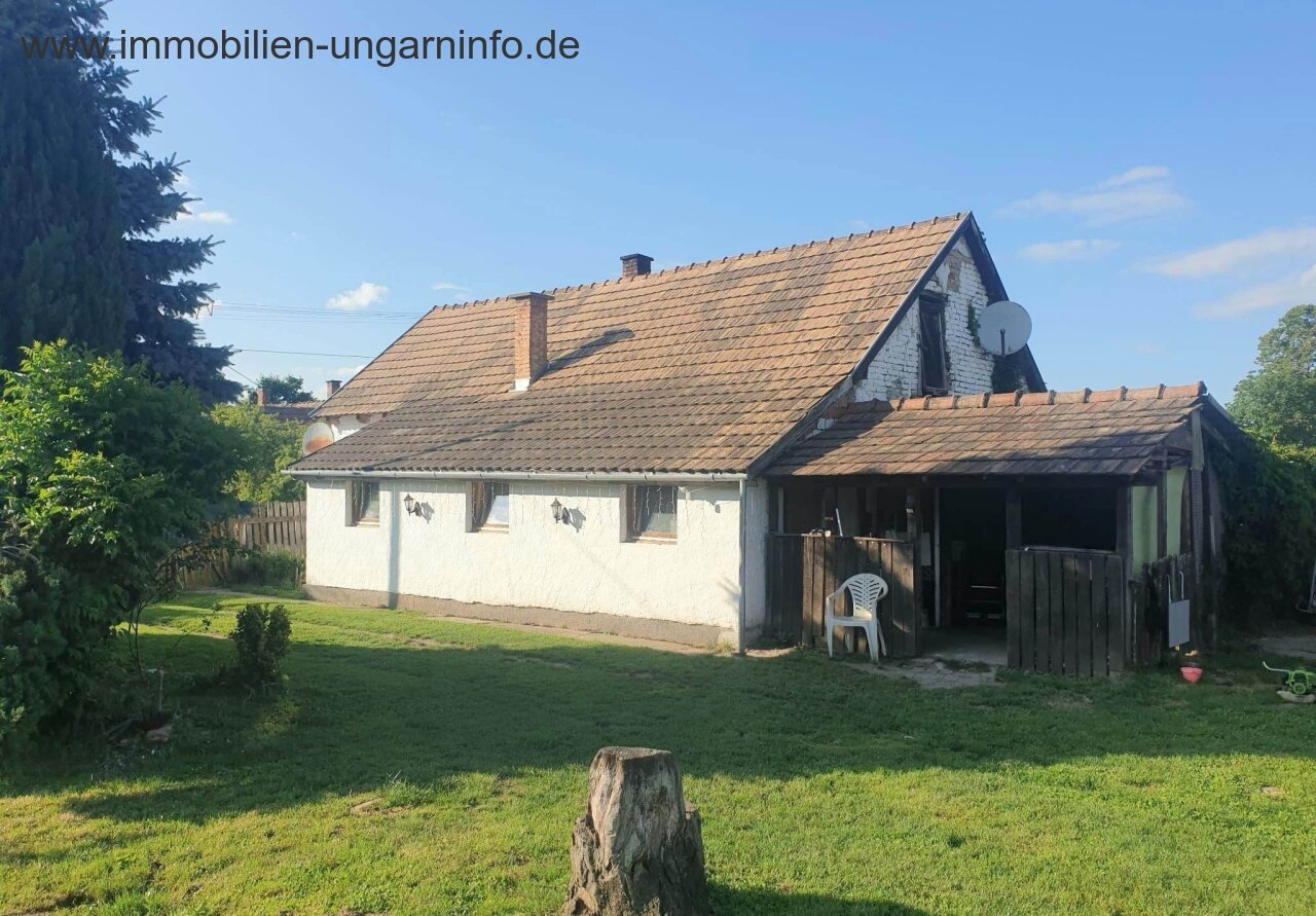 Somogy Vármegye: Einfamilienhaus in einer Kleinstadt südlich des Plattensees 