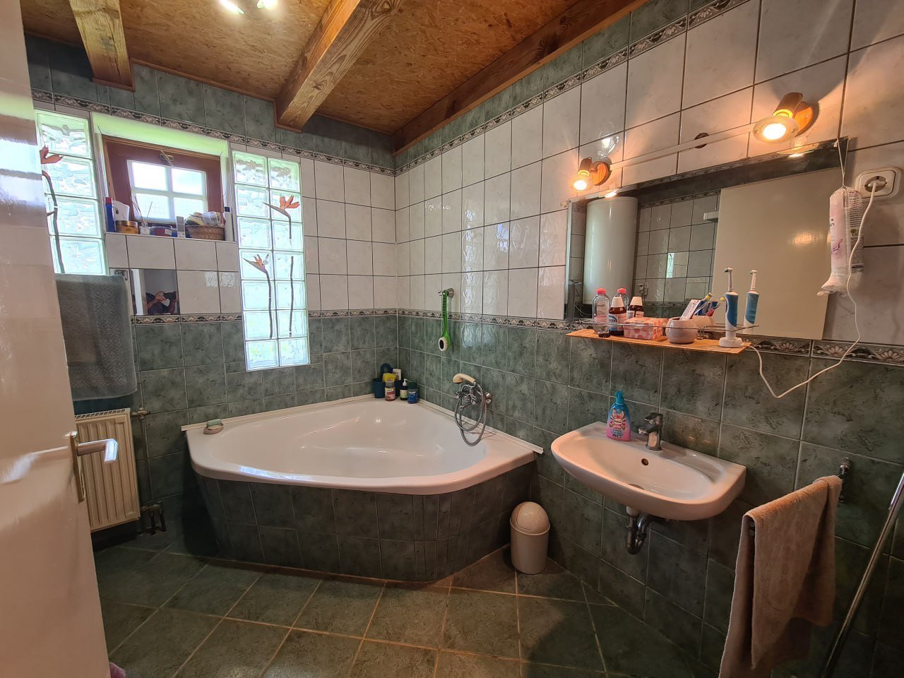 photo -- -- photo -- --