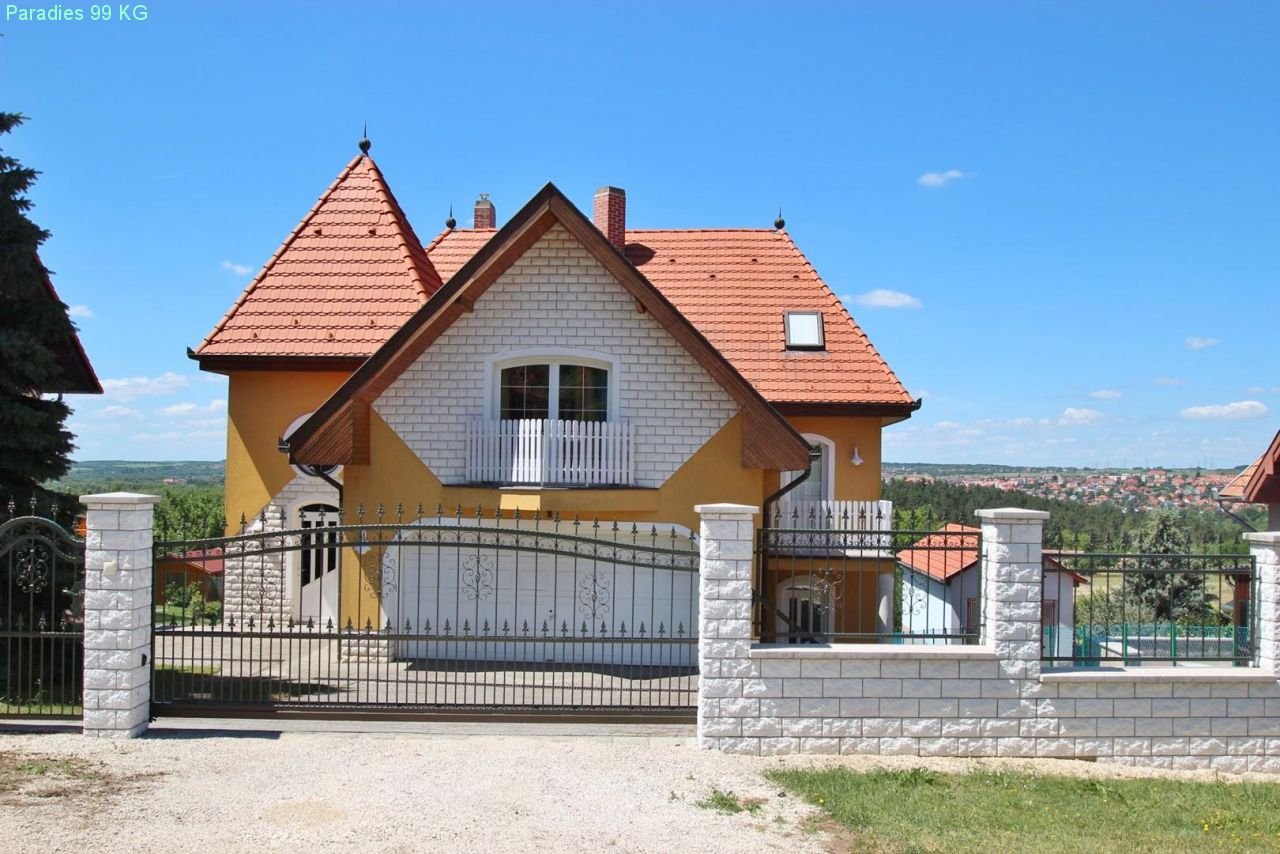 Keszthely: Imposante Villa in Héviznähe 