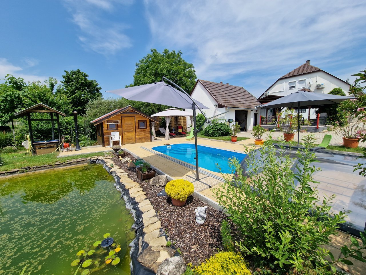 Sármellék: (AAA) Nagy vidéki ház medencével csendes helyen Hévíz közelében 