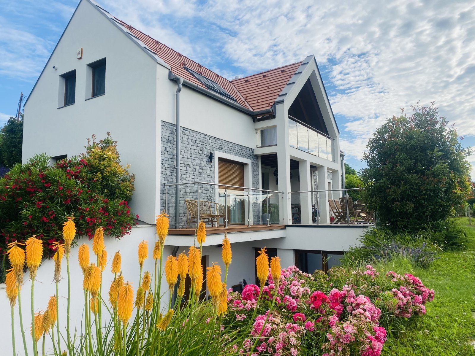 Paloznak: Kiváló állapotban lévő társasház / családi ház 