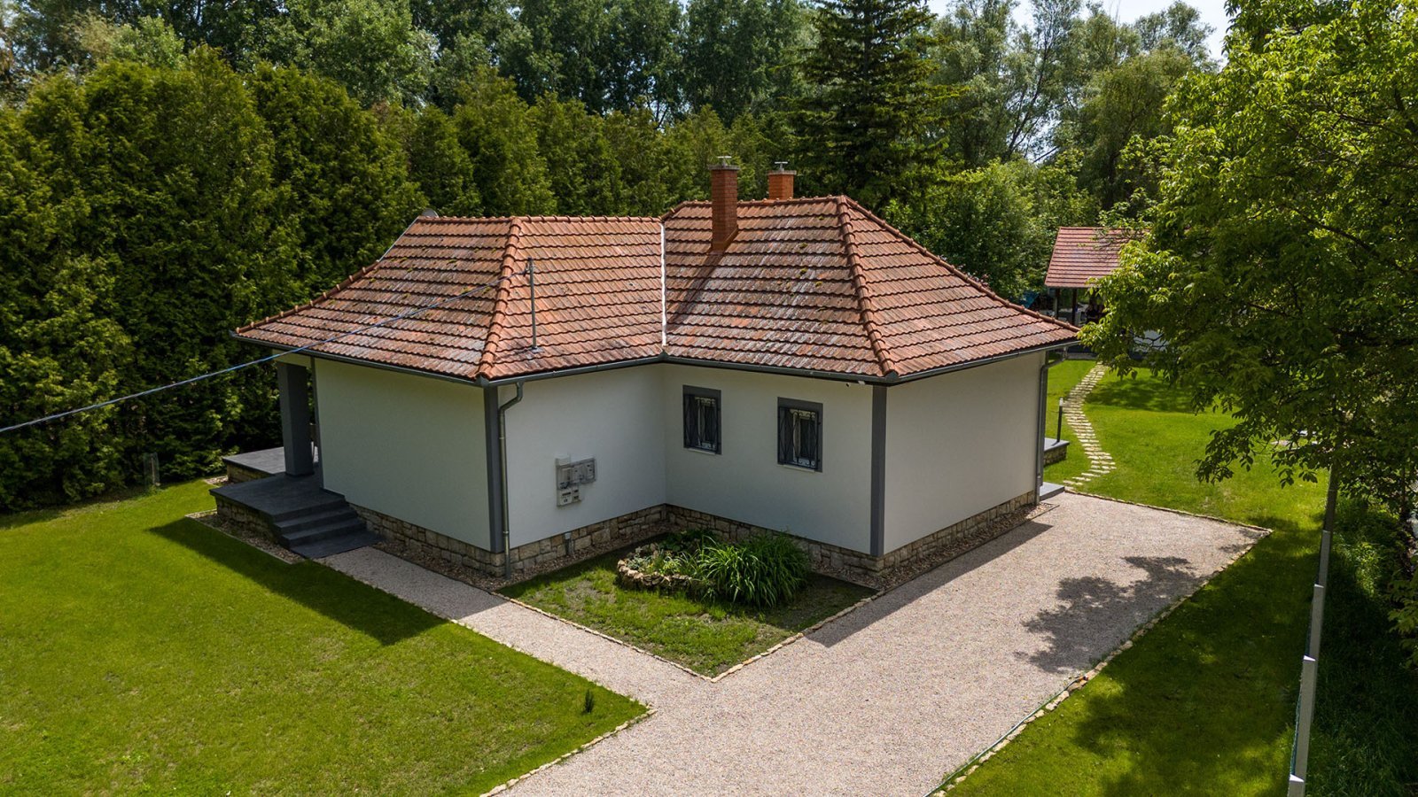 Balatonedericsen : (ABAB) Családi ház a Balaton északi partján vendégházzal 