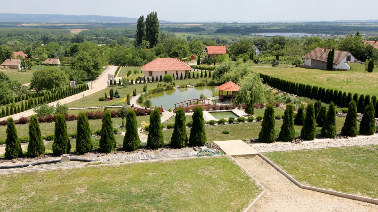 nahe Hévíz: (AAA) Festői családi ház örök balatoni panorámával 