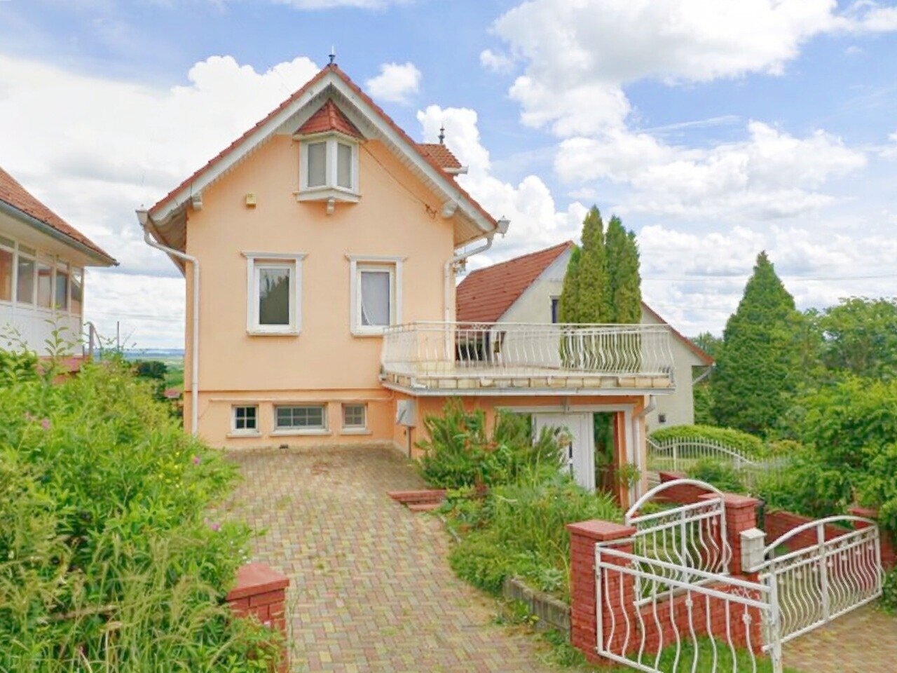 Zalakaros: Panoramablick, Ruhe und Komfort – Exklusives Familienhaus in Zalakaros 