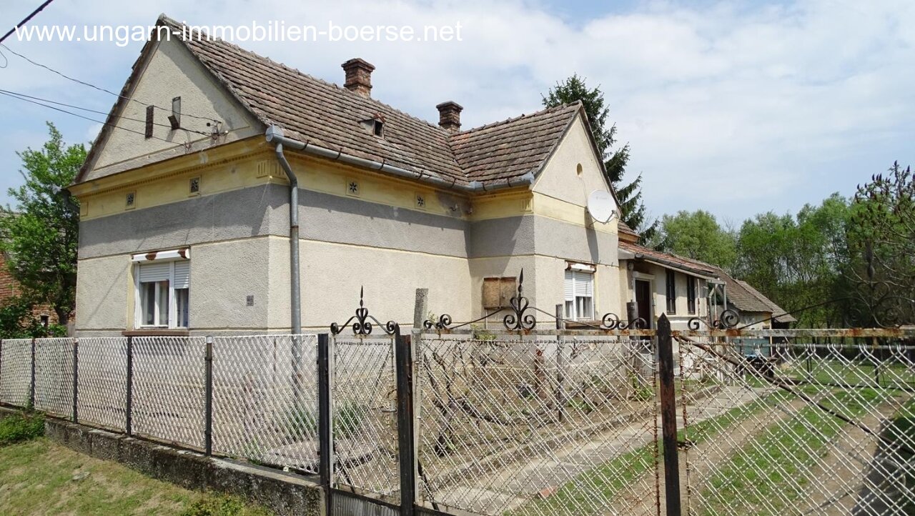 Zala: Einfamilienhaus im Zalatal mit Nebengebäuden 