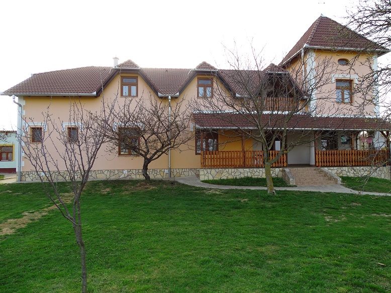 Komitat Zala: Apartmenthaus mit Eigentümerwohnung 