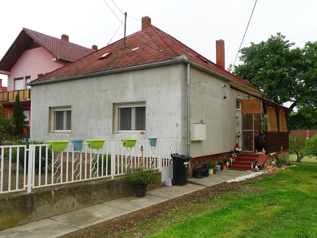 Zala: Einfamilienhaus in Thermalbadestadt – 2019 kompl. renoviert 